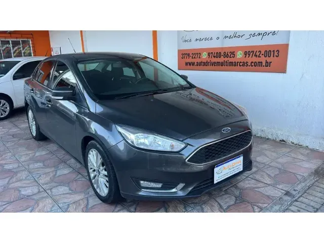 Vendo Ford Focus 2018 Com Baixo Km em ótimo estado.