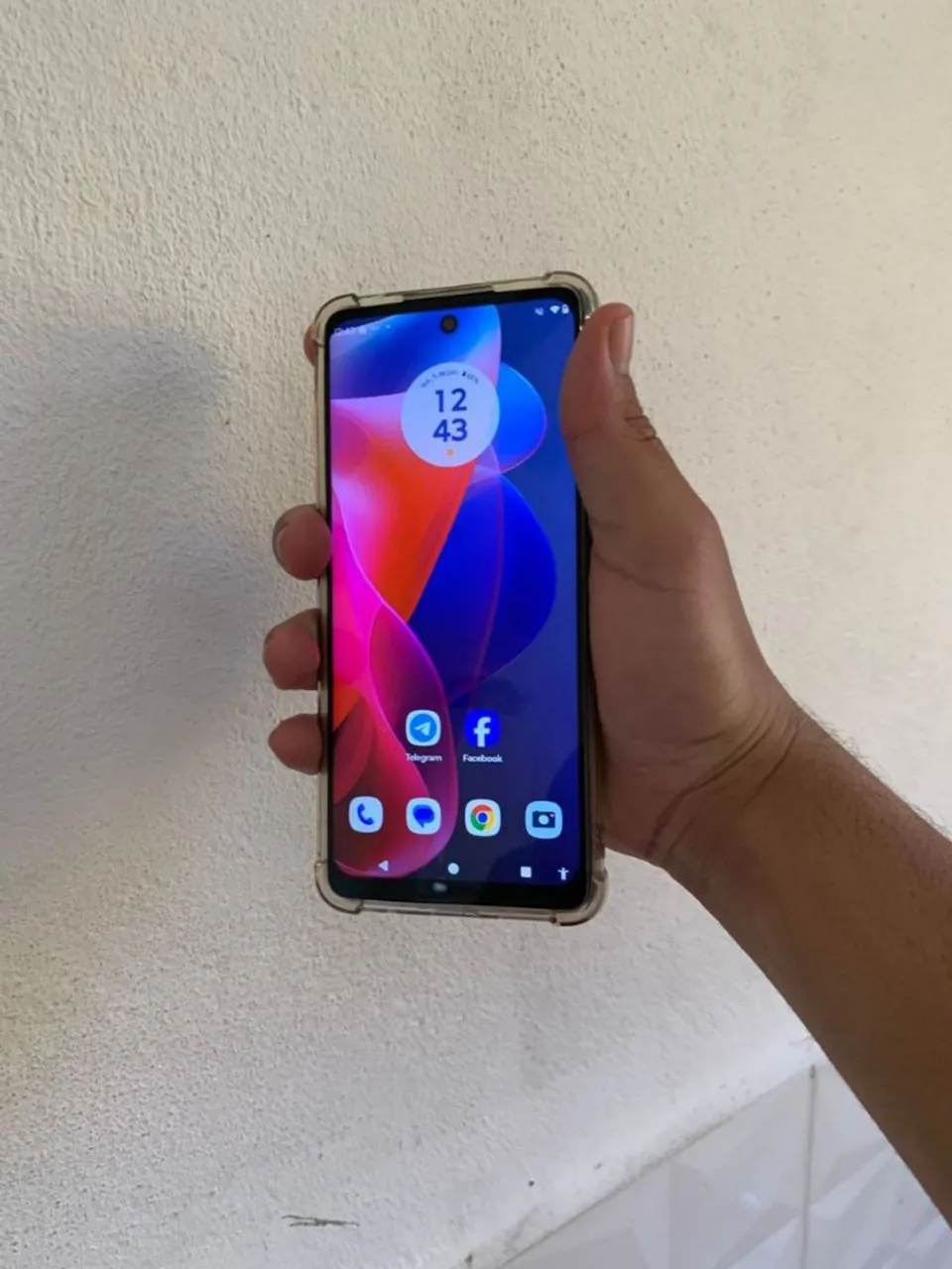 Vendo Moto G 24, com nota fiscal, ainda está na garantia, tem sete meses de uso .