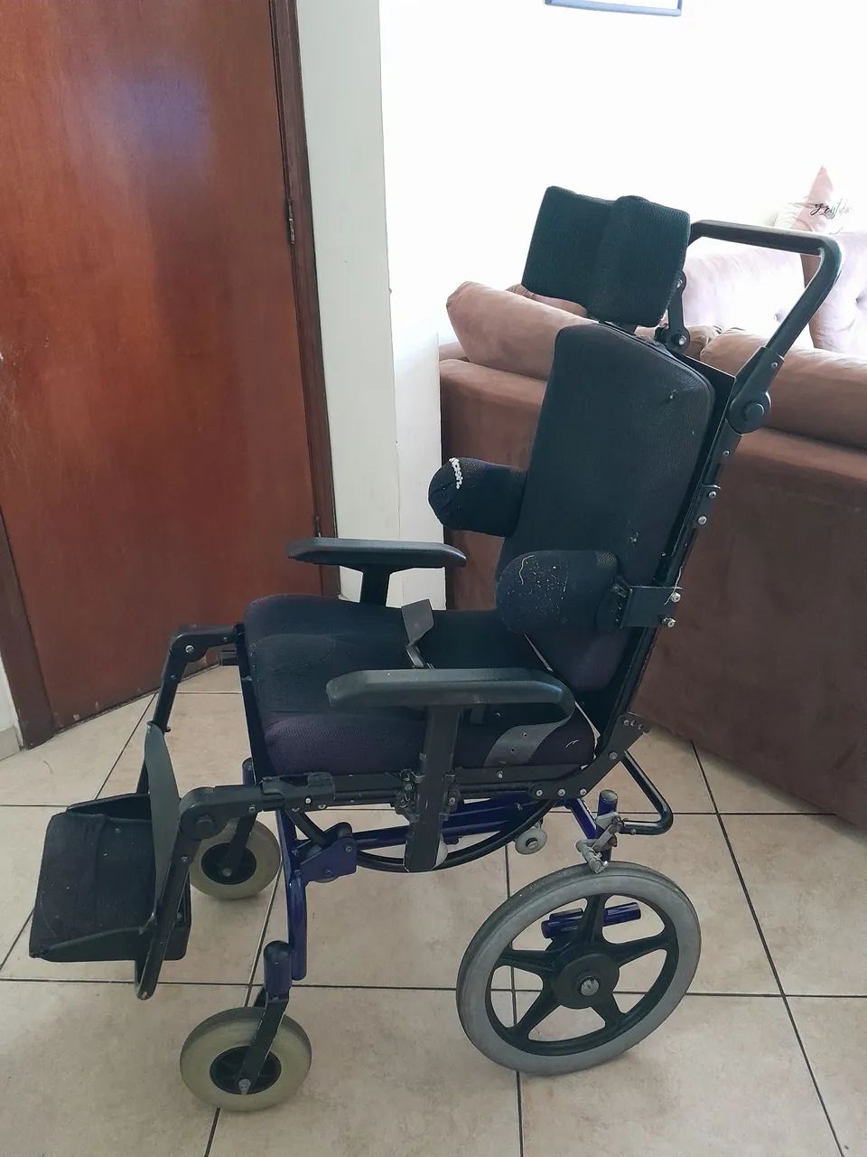 Cadeira de rodas T1 - Foto 2