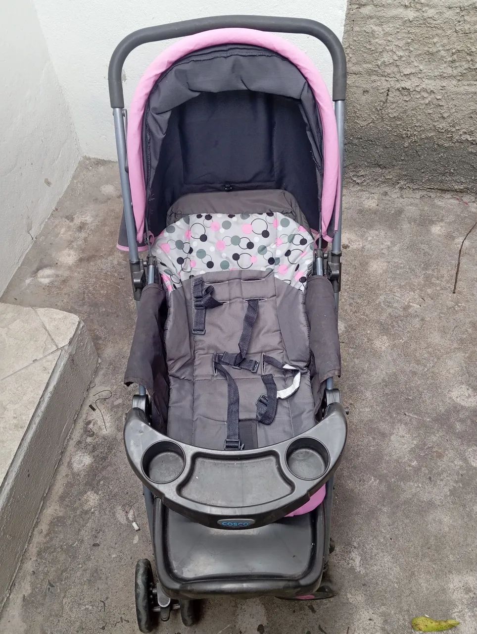 Carrinho de Bebê em Ótimo Estado - Apenas com Pequeno Detalhe