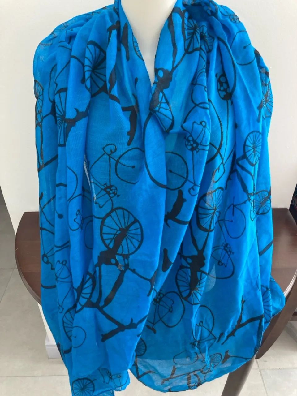 Lenço tipo seda , cetim,  estampado vibrante - Foto 5