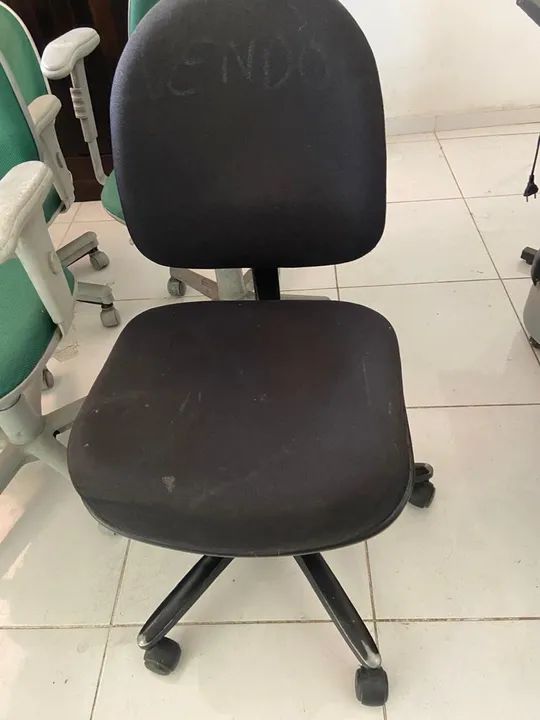 Cadeira de Escritório Giratória com Rodas