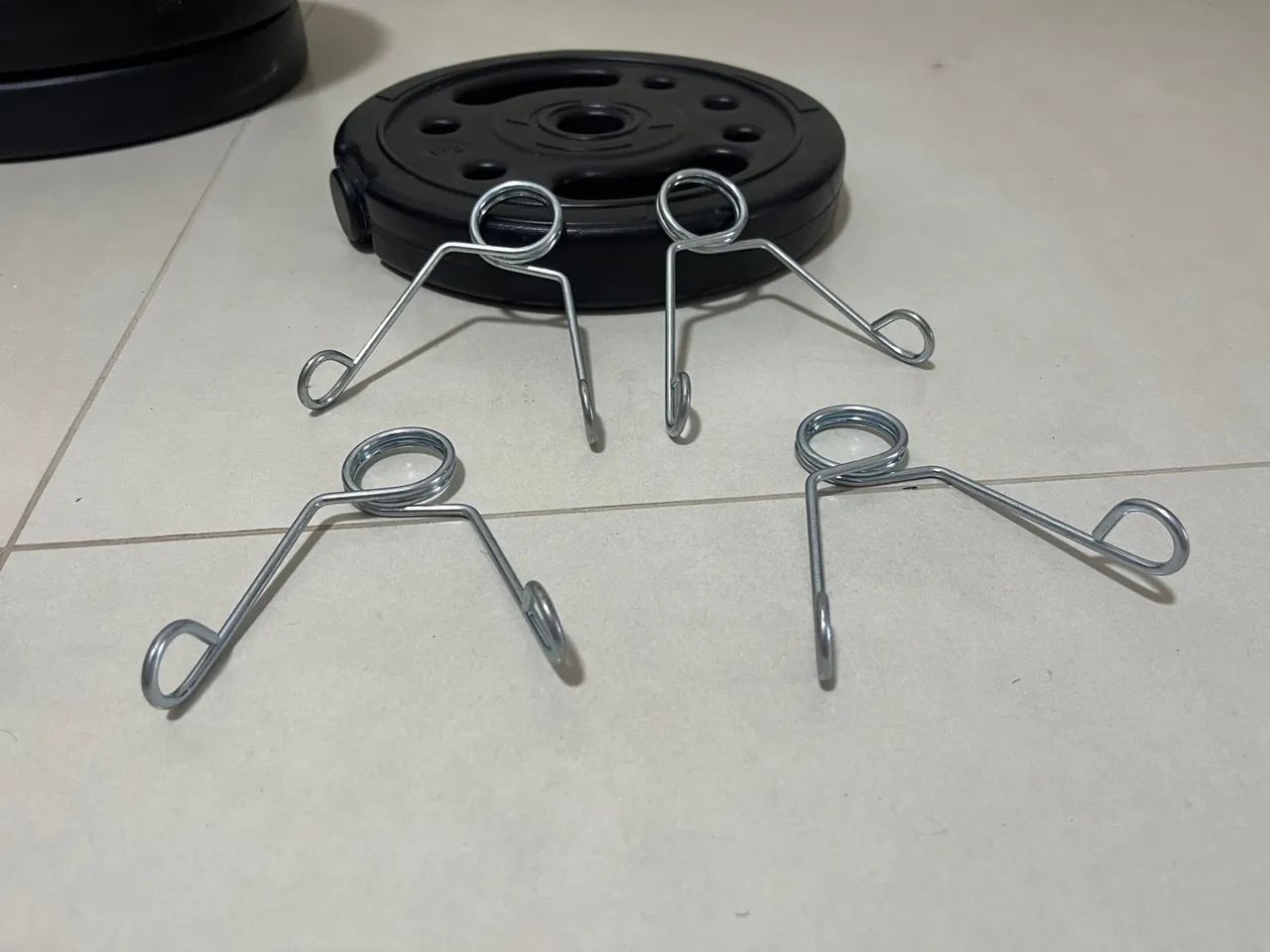 Conjunto de Barras e Anilhas até 42kg - Foto 4