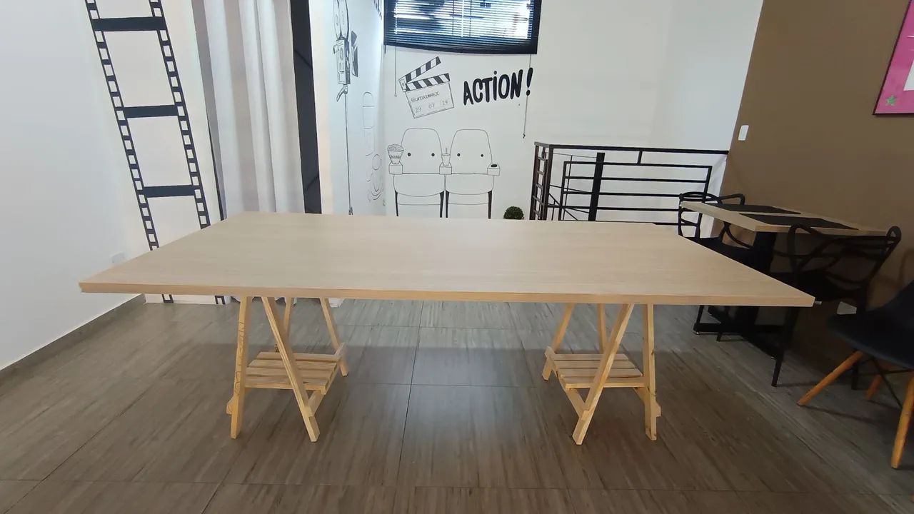 Mesa MDF  com cavaletes 210x100cm 