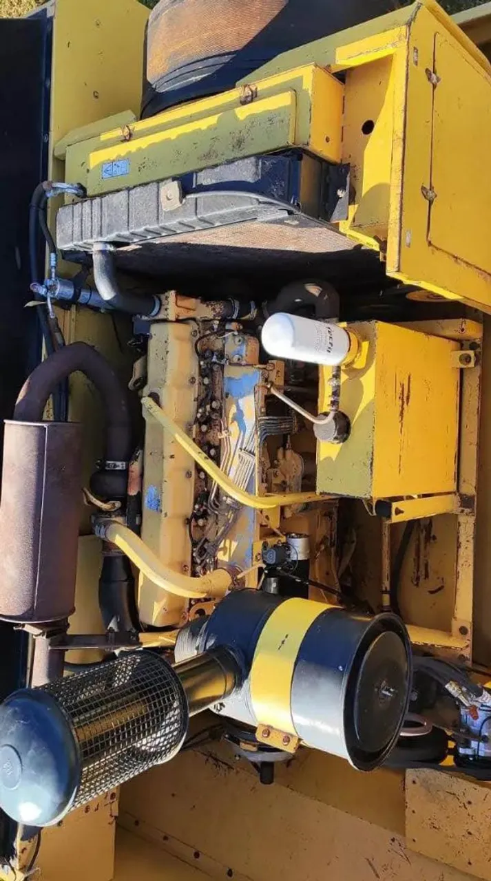 Colheitadeira New Holland TC 57 Ano1997 Diesel Industrial - Ideal para Projetos Robustos