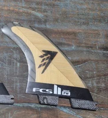Vendo Quilha FCS 2 - Modelo Fireware de carbono e bambu. Tamanho Mediun - Foto 2