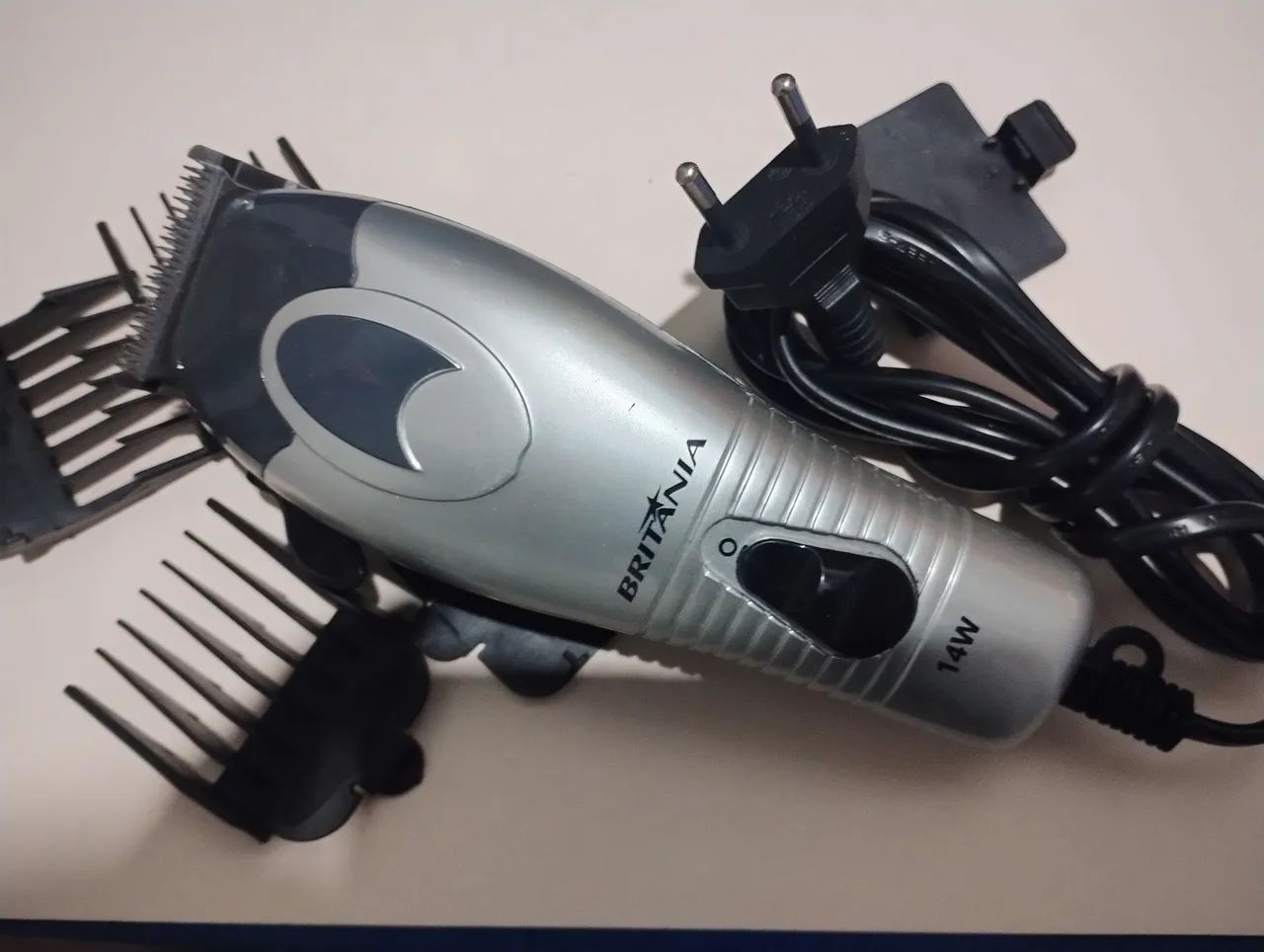 Máquina de cortar cabelo Britânia 