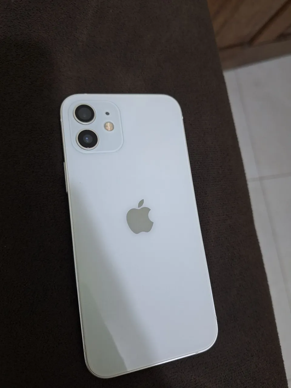 Vendo  iPhone 12 com nota fiscal 