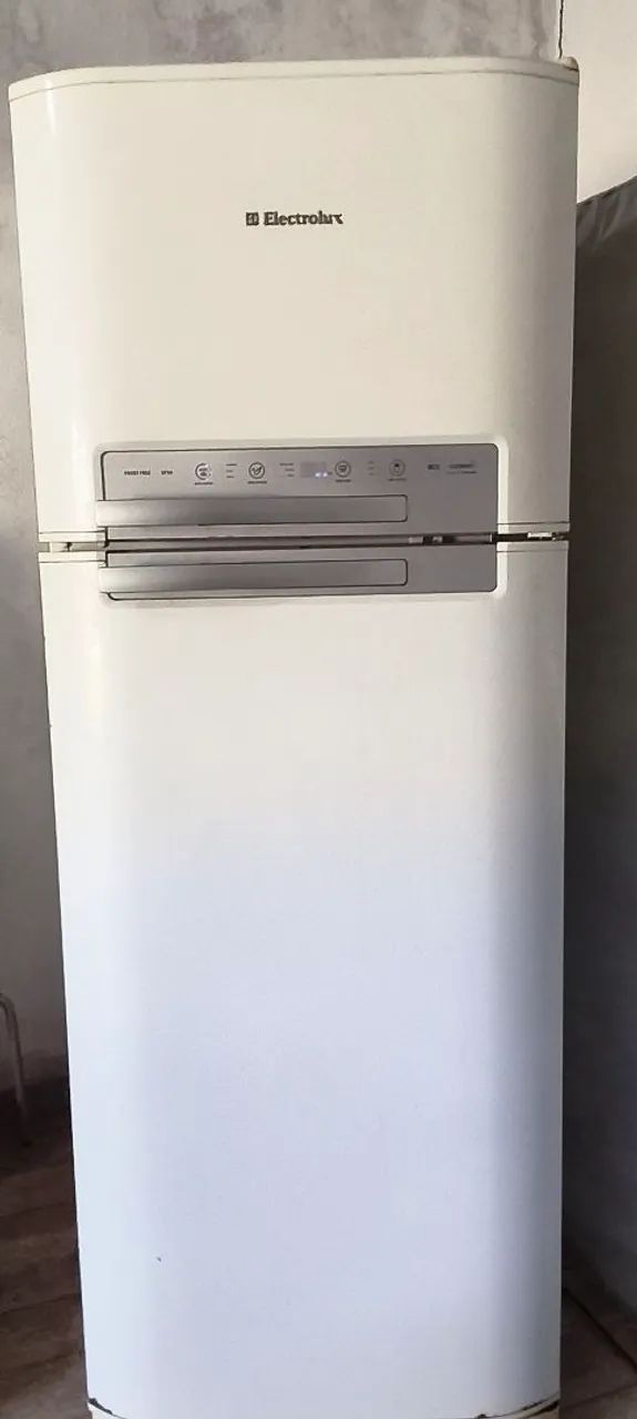 VENDO REFRIGERADOR ELETROLUX DF50 430L