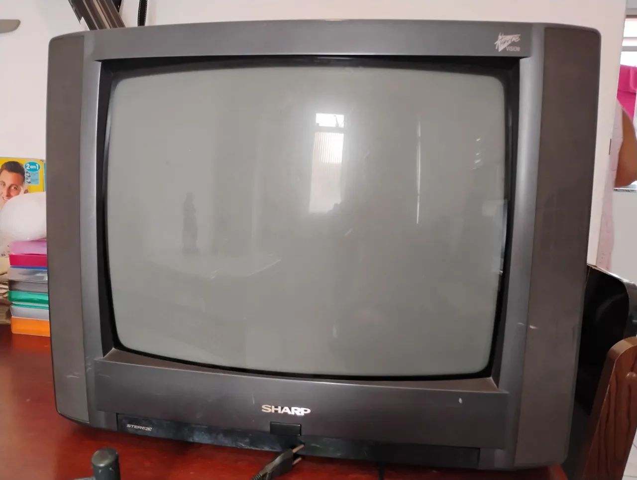 TV de tubo Sharp Stereo