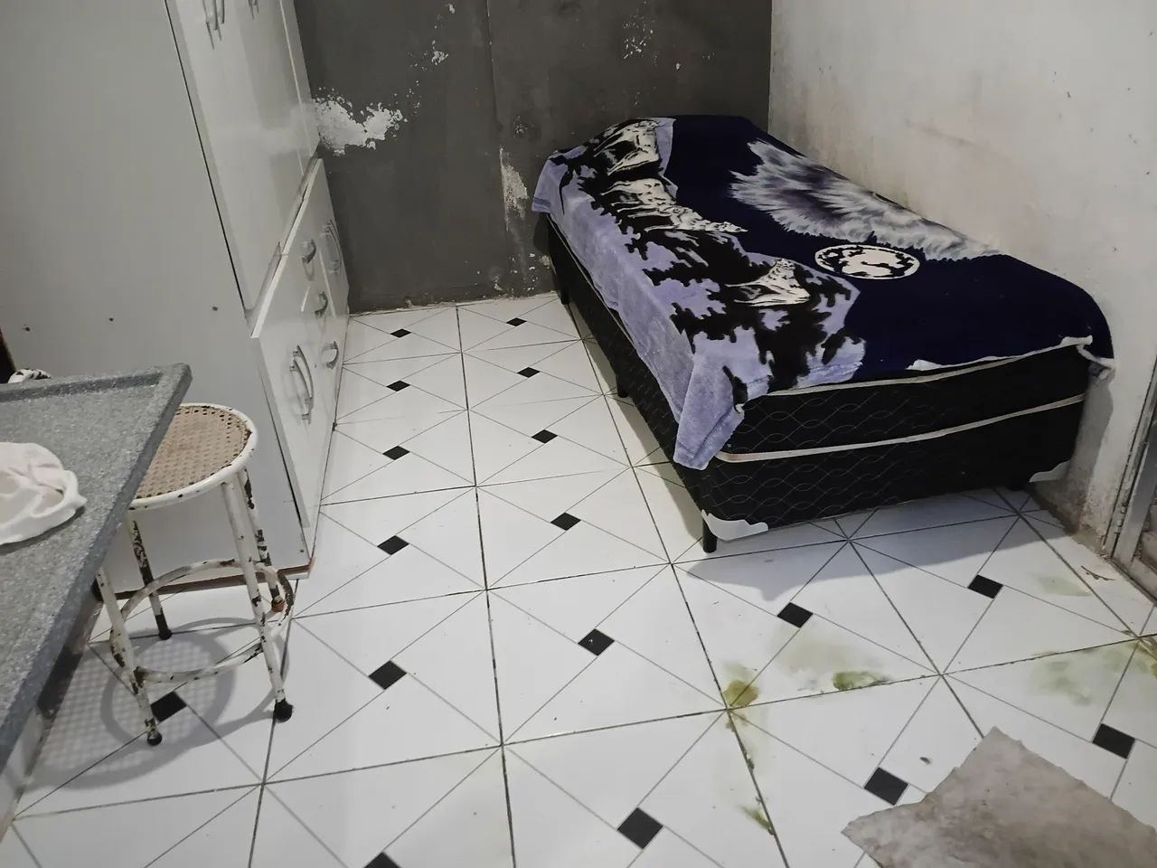 Alugo quarto com banheiro e pia - Foto 5