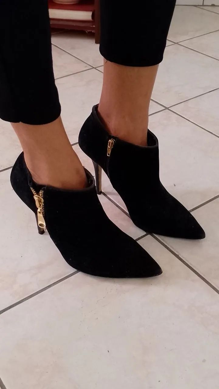 Vendo bota camurça tamanho 37 . Retirada no Córrego Grande  - Foto 2