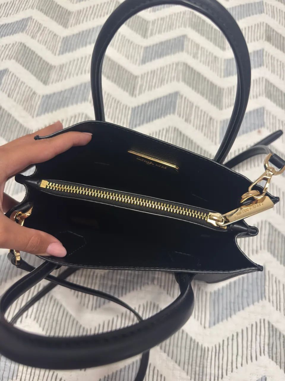 Bolsa Michael kors em couro preta  - Foto 4