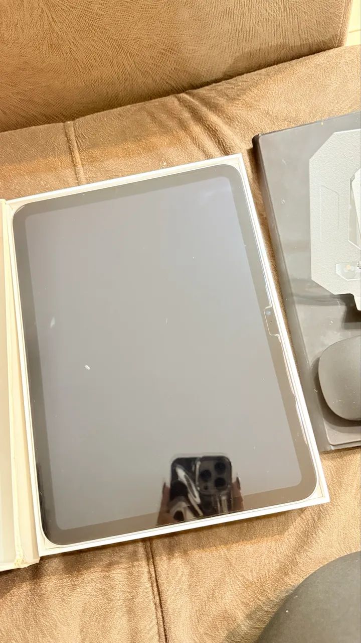 Ipad 10ª geração Wifi, 64 Gb com caixa, Plug Original + acessórios - Foto 4