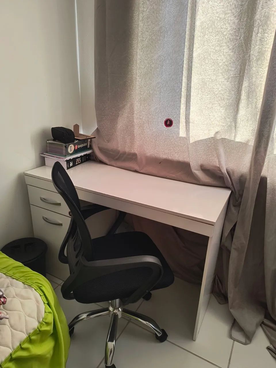 Mesa e cadeiras de estudos  - Foto 2