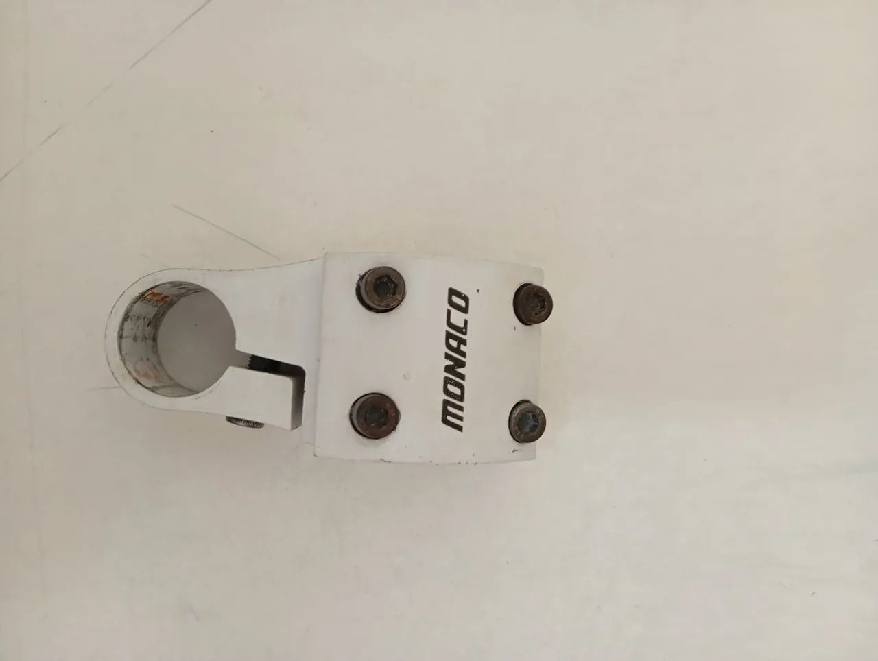 Mesinha Mônaco semi nova branca 