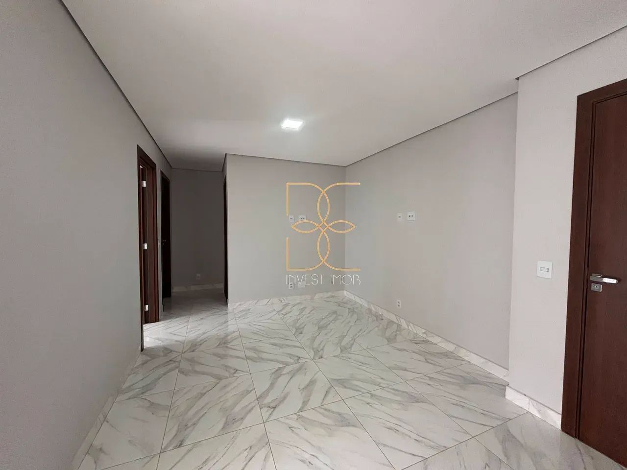 APARTAMENTO 02 QUARTOS COM 1 SUÍTE  IAPI, GUARÁ