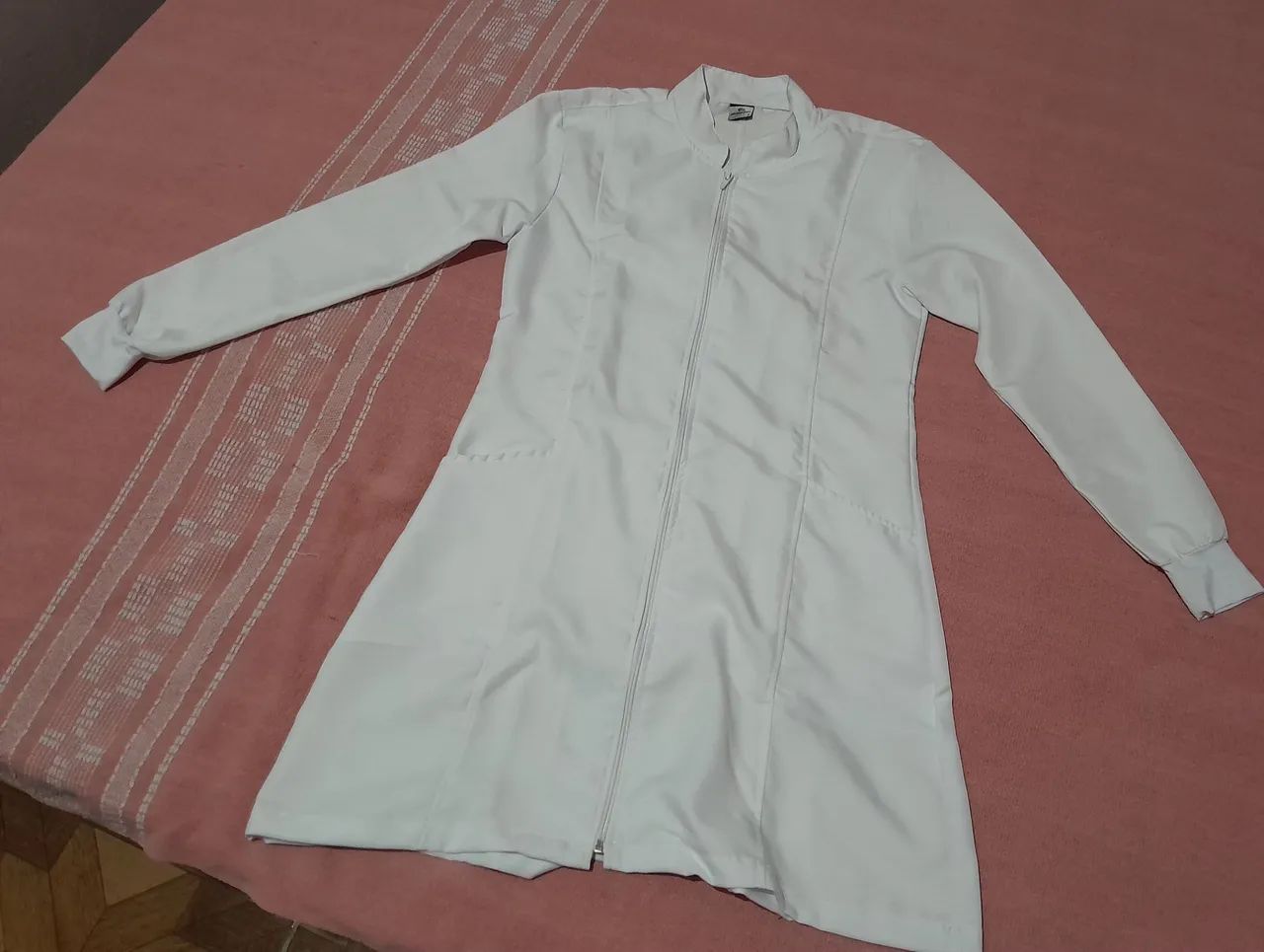 Jaleco feminino. 