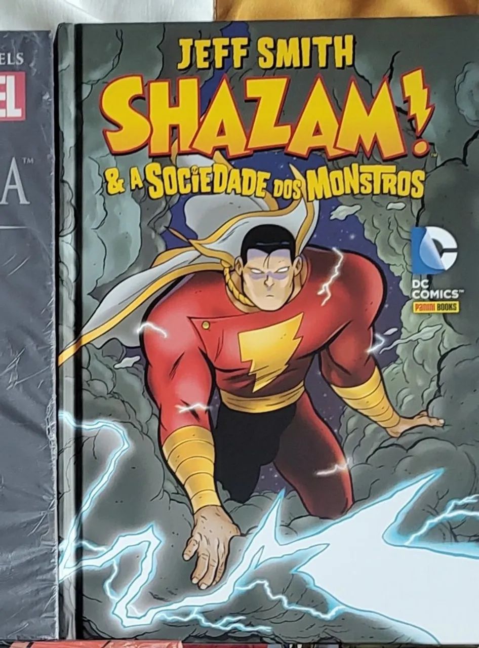HQ Shazam e a sociedade dos monstros 