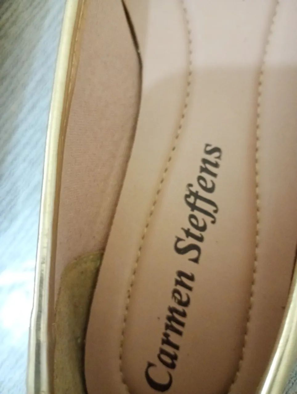 sapatilha dourada Carmen Steffes 38 - Foto 2