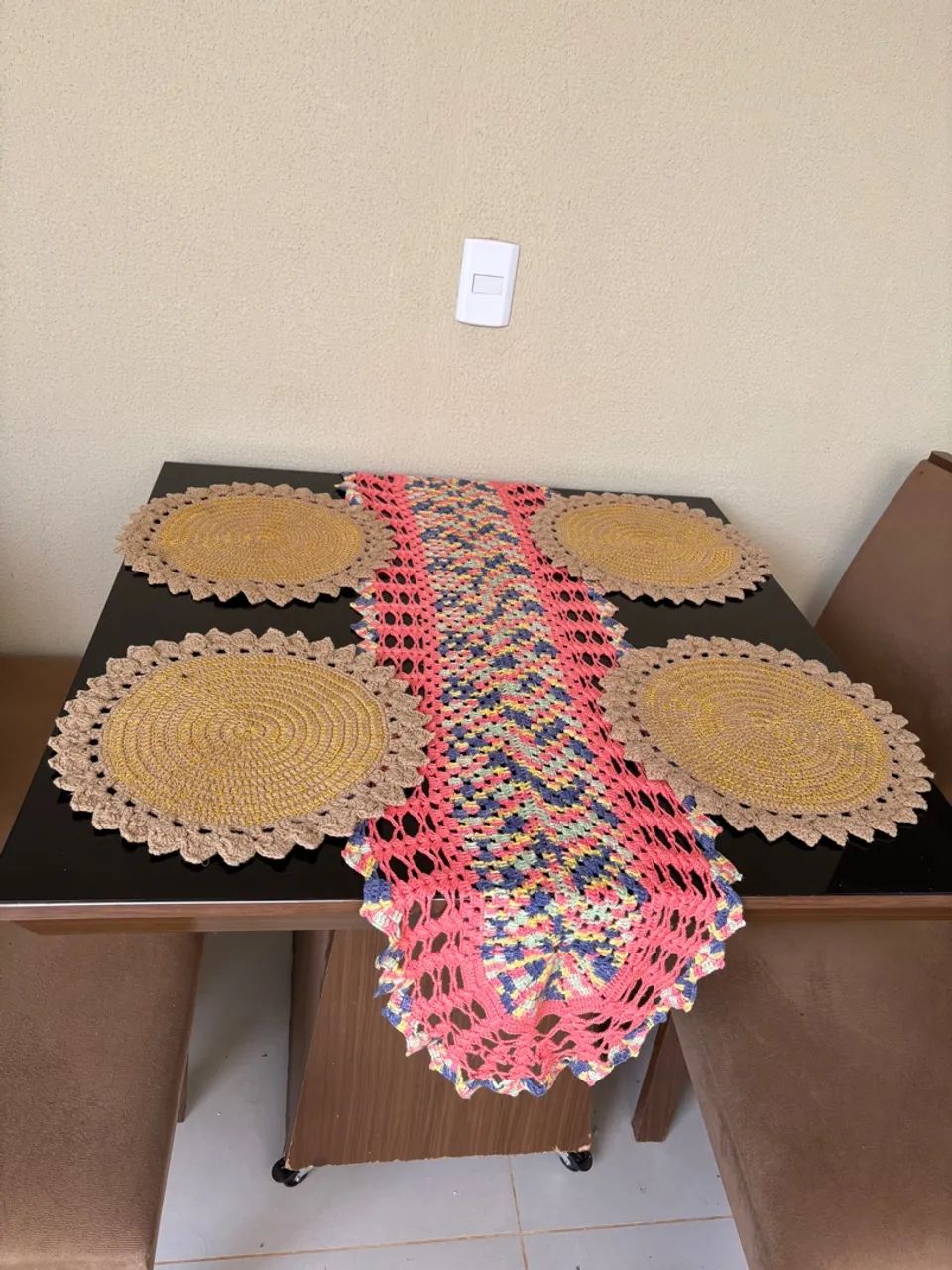 Mesa de jantar com 4 cadeiras estofadas - Foto 2