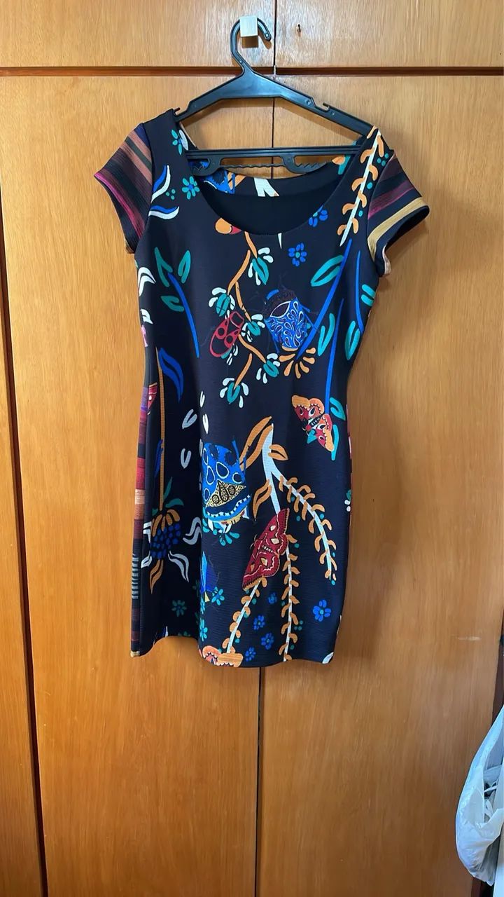 Vestido da desigual tamanho p em perfeito estado de uso ! 