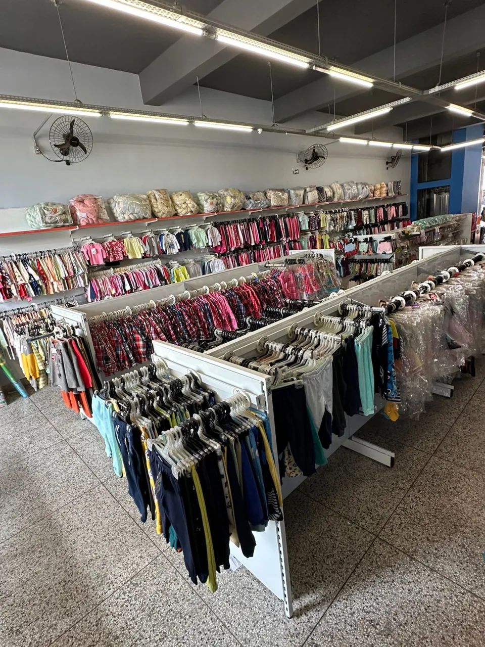Prateleiras e Gôndolas de Aço para Loja Impecável  - Foto 5
