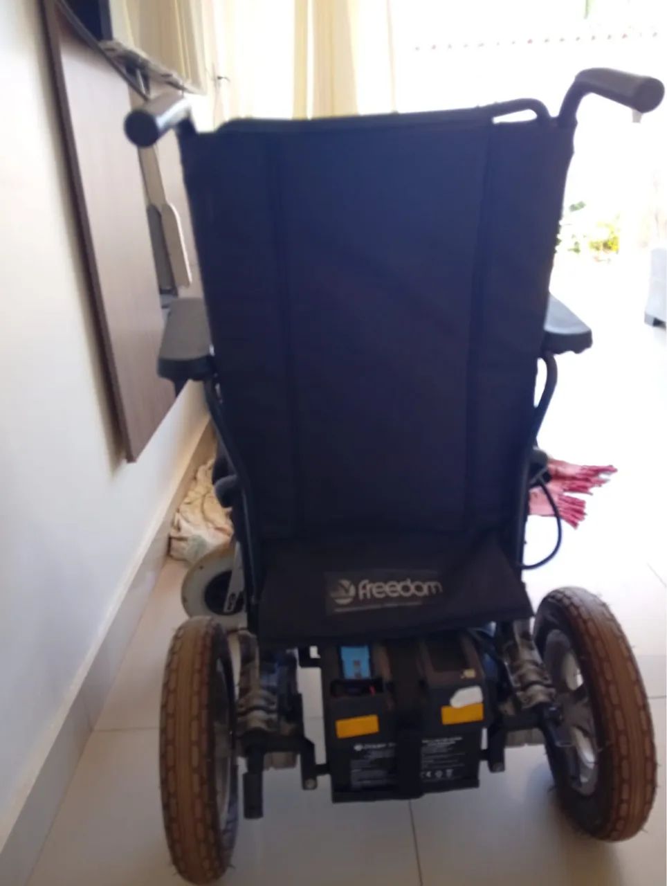 Cadeira de rodas motorizada  - Foto 2