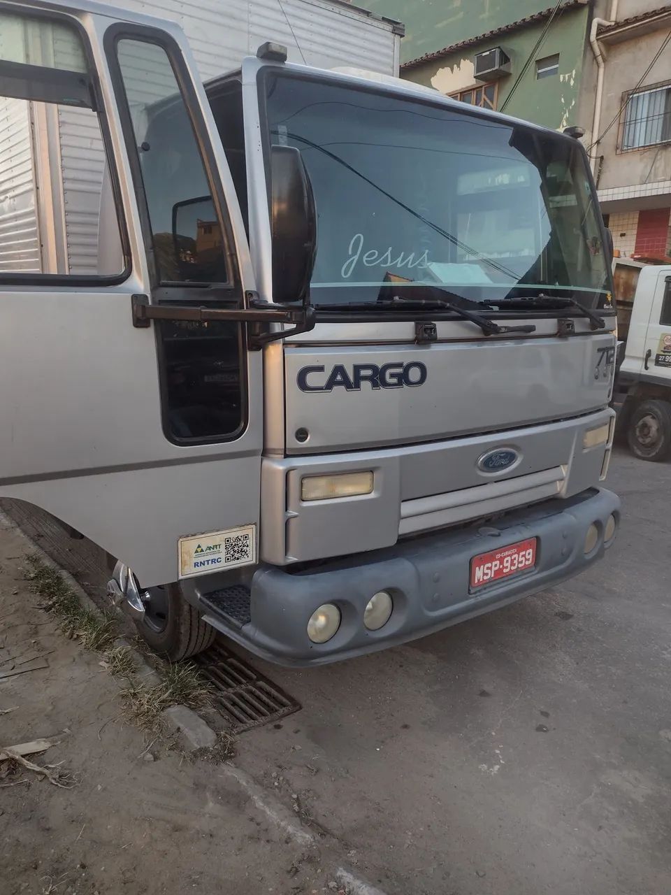 Ford cargo 712 baú 