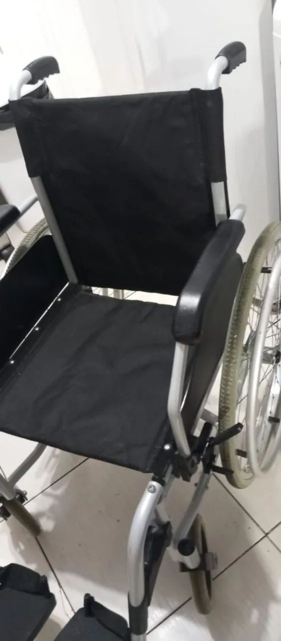 CADEIRA DE RODAS NOVA 