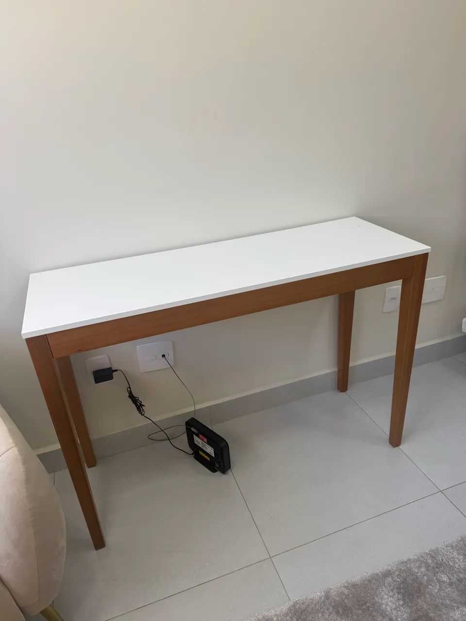 Aparador 110cm C x 38 cm