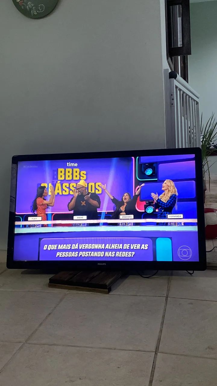 Tv 42 Philips ( não é smart)