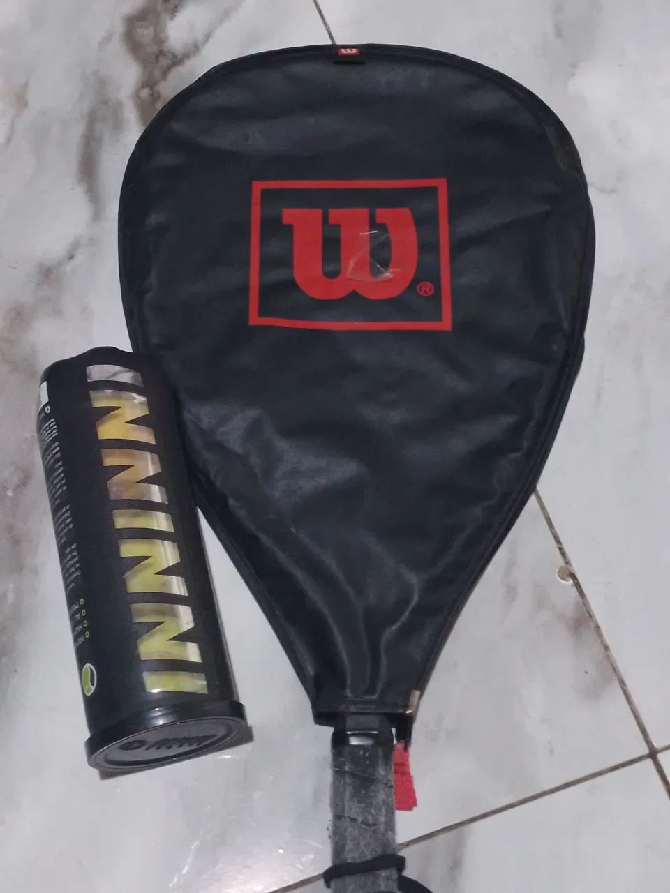 Raquete da Wilson com 3 bolas