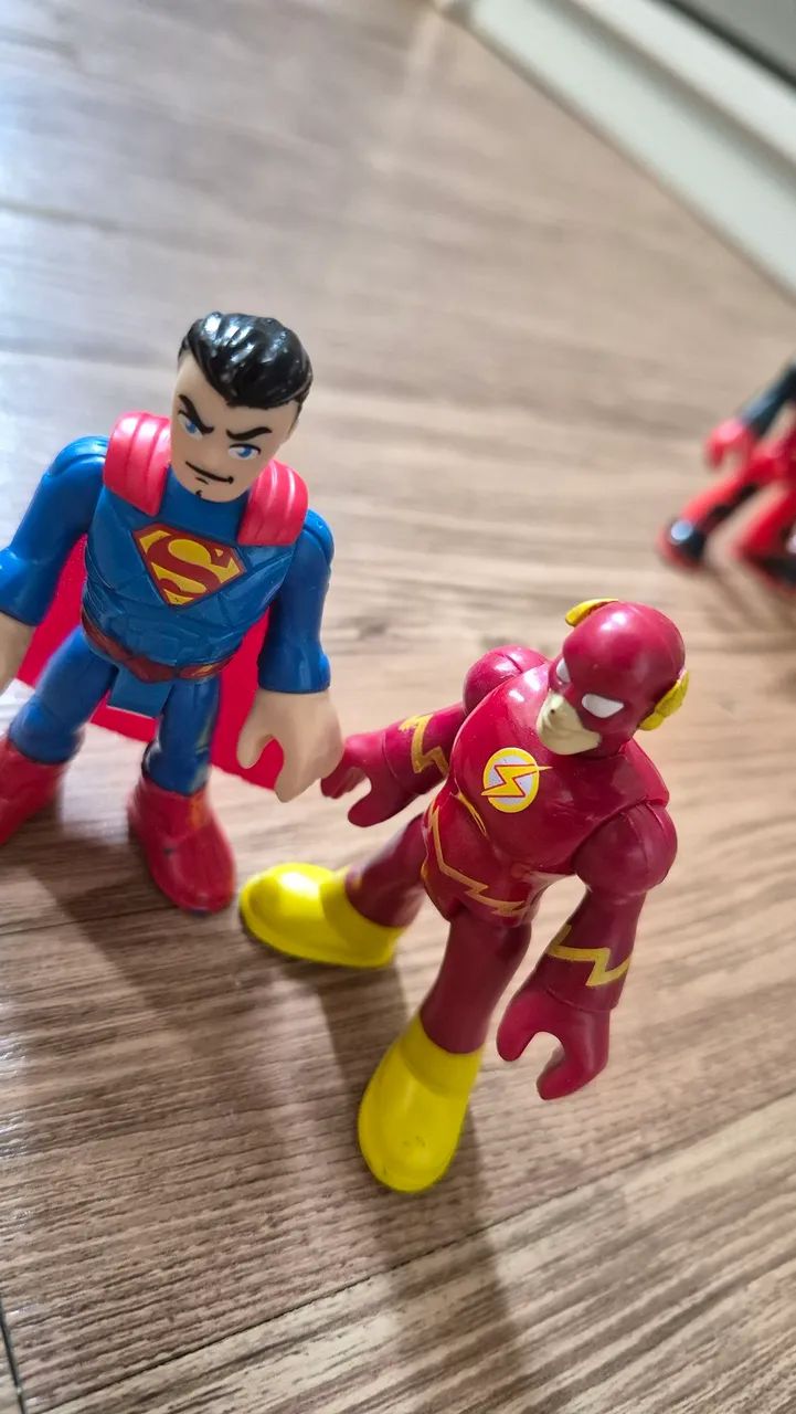 Bonecos articulados Imaginext DC super friends Superman e Flash - Foto 3