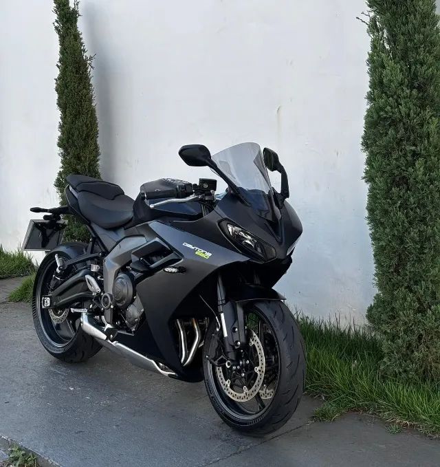TRIUMPH DAYTONA 660 2024