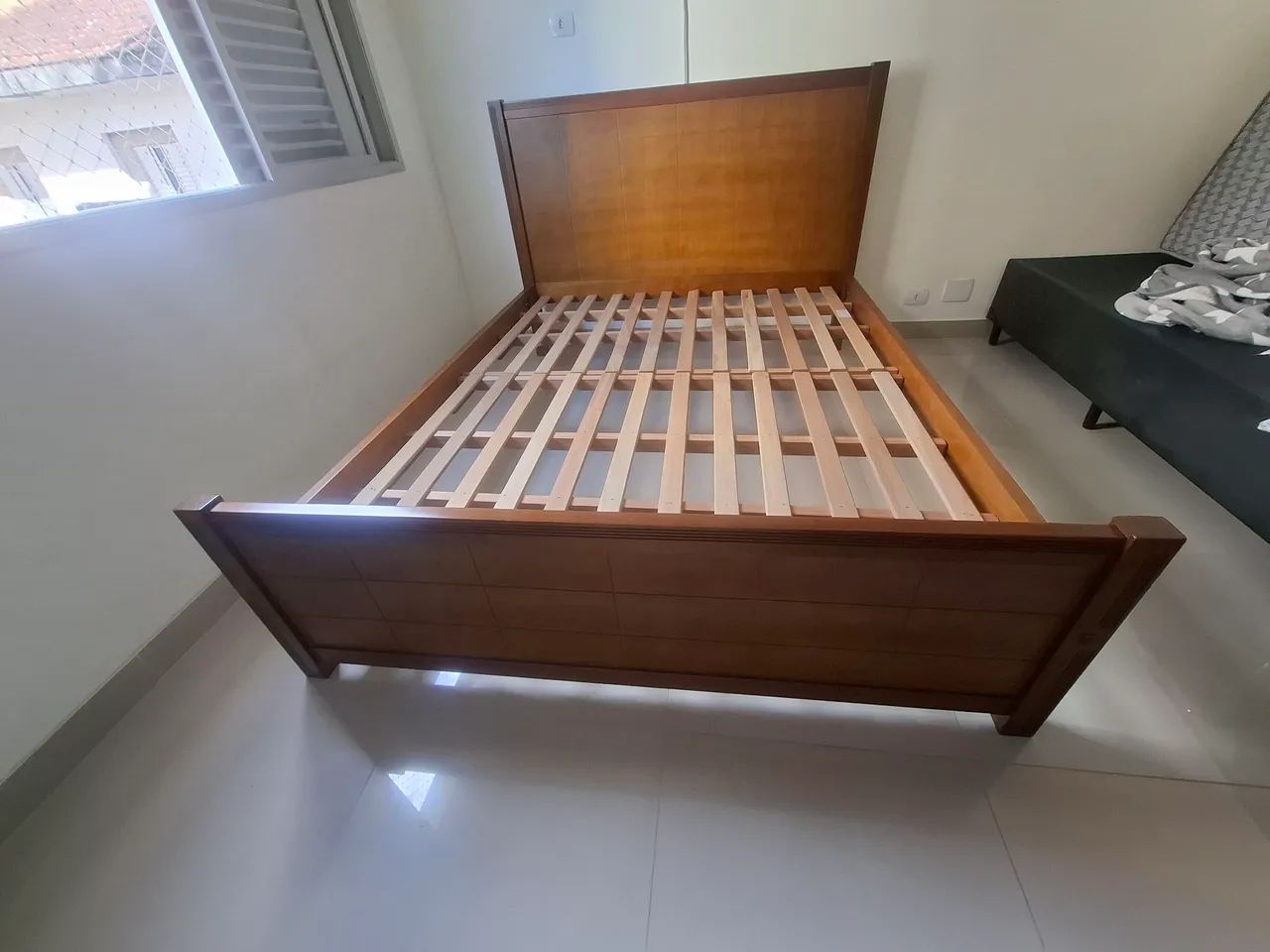 Cama casal queen madeira