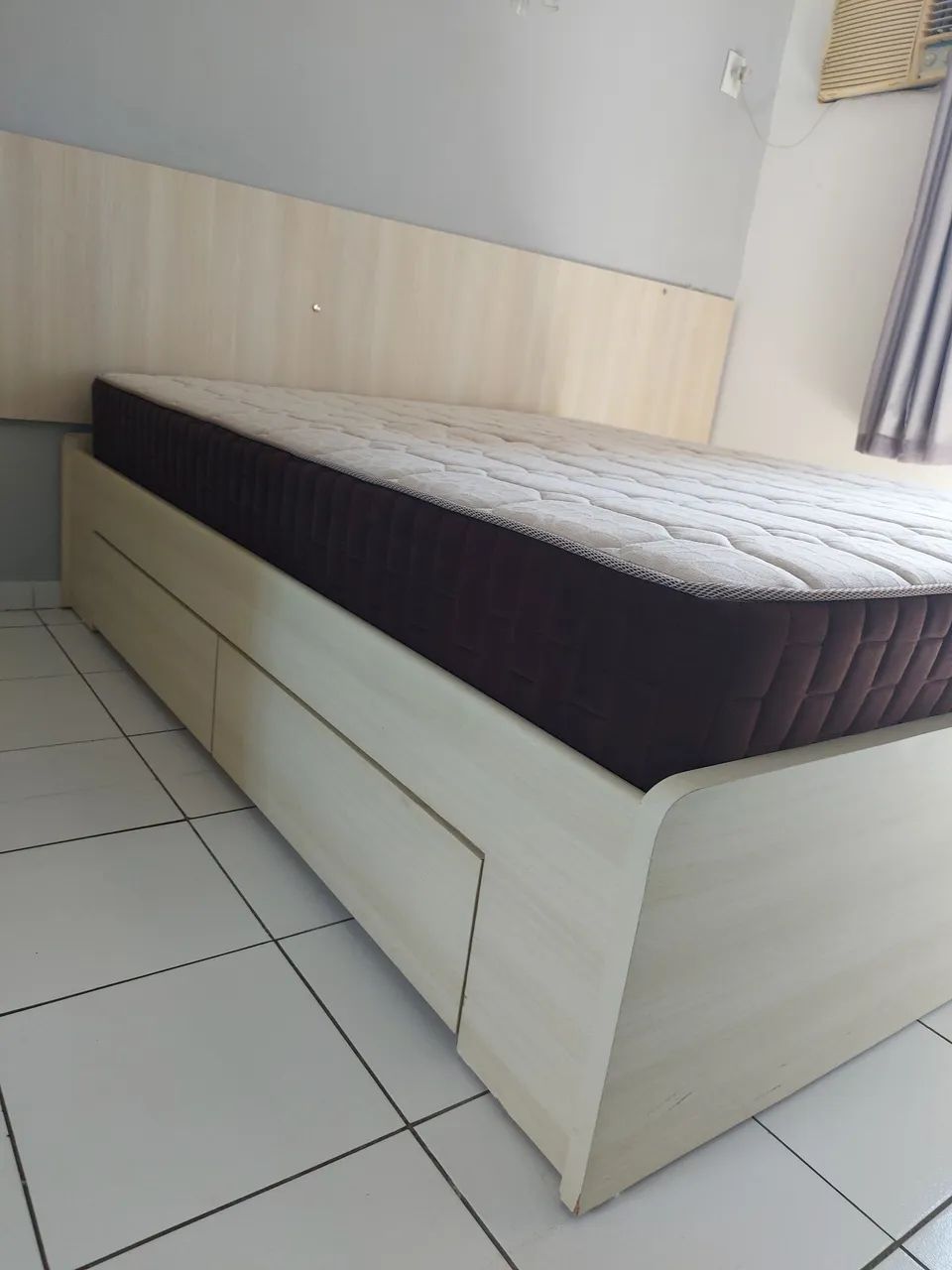 Cama Queen em Madeira com Colchão  - Foto 3