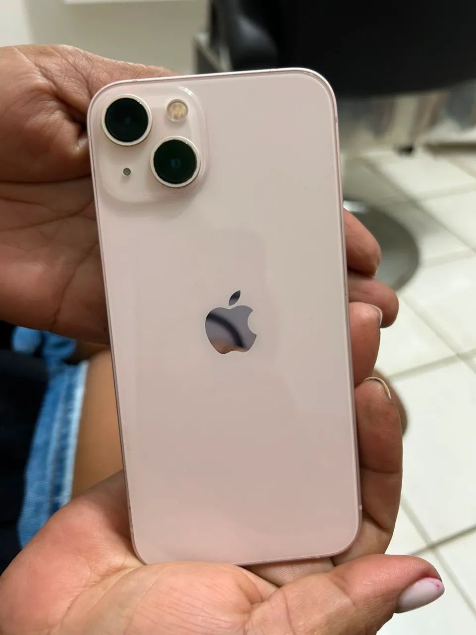 Vendo iPhone13 128gb semi novo  com caixa e - Foto 2