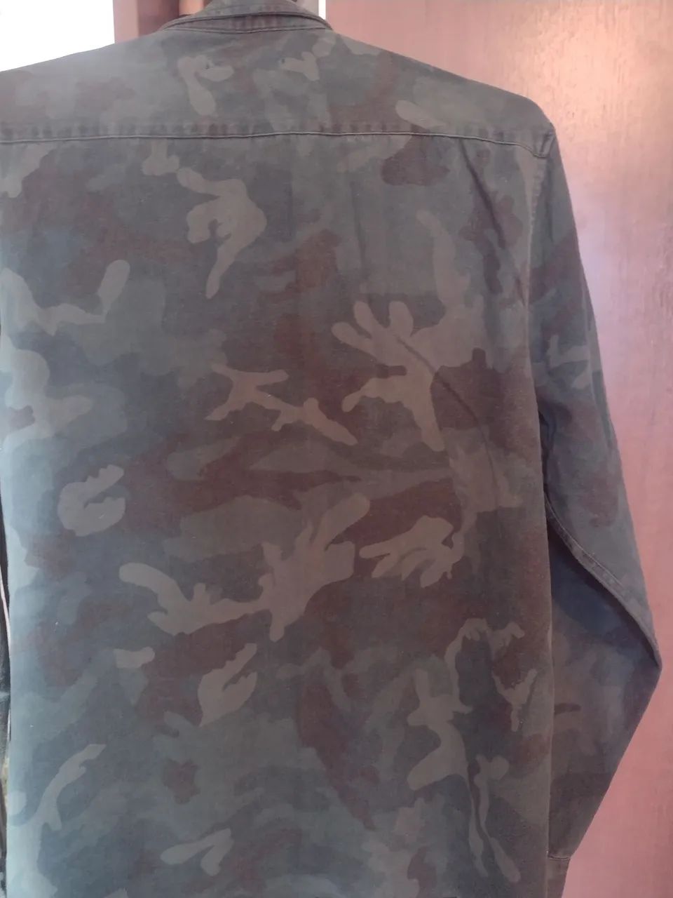Camisa camuflada com mangas longas - Foto 3