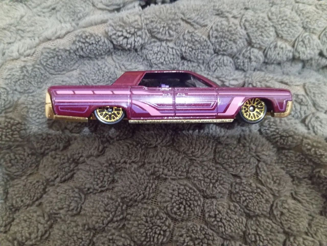 Vendo 56 carrinhos da Hot Wheels