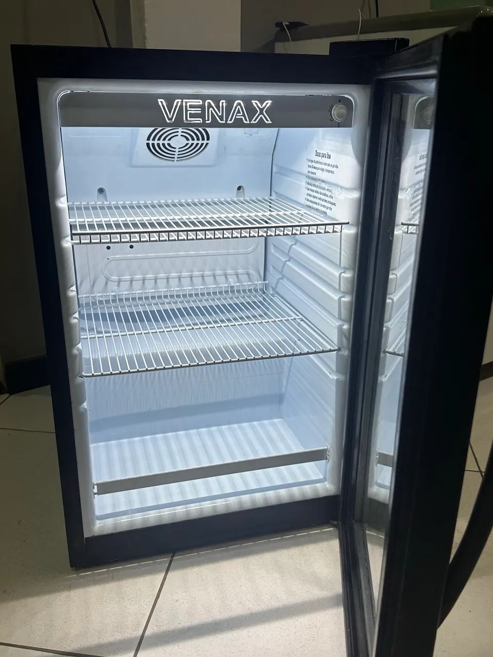 Vende-se frigobar venax. 