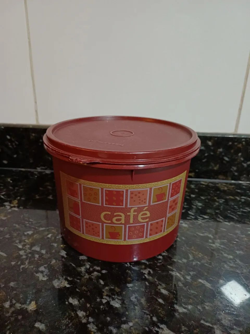 Tupperware café