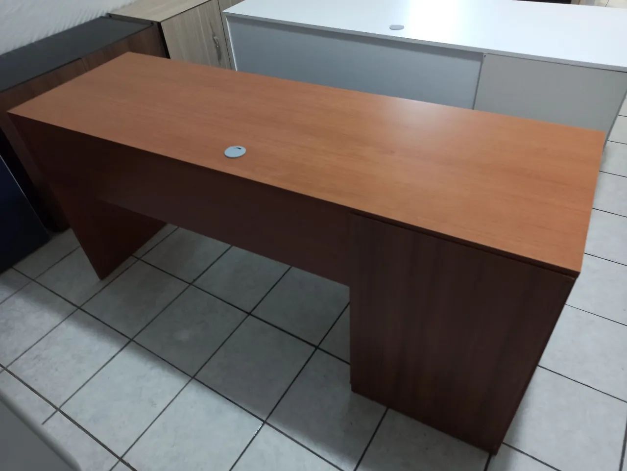 Mesa com 3 gavetas para escritório  - Foto 2