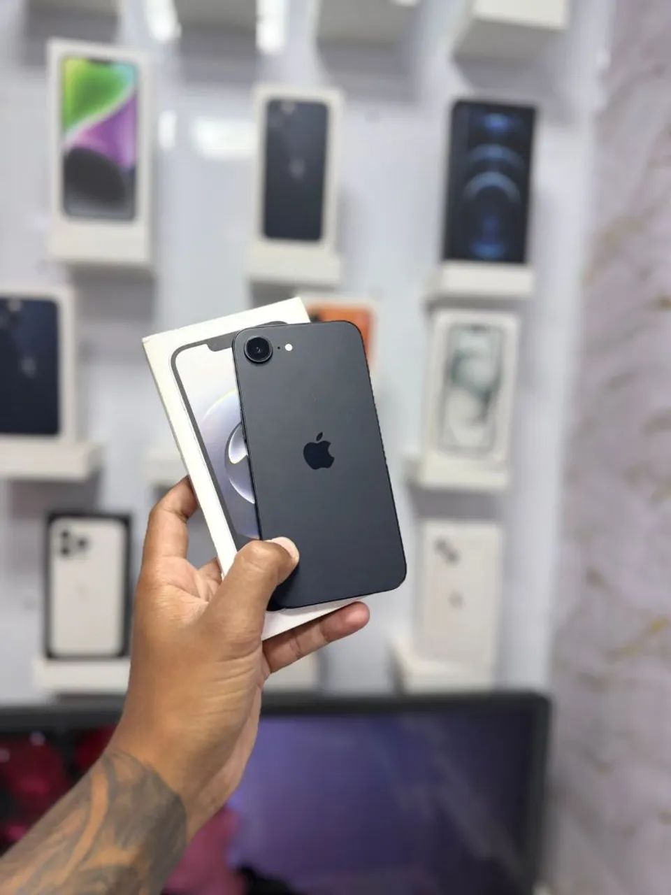 IPHONE 16e 256GB<br>R$ 3.299,00 MUITO TOP - Foto 2