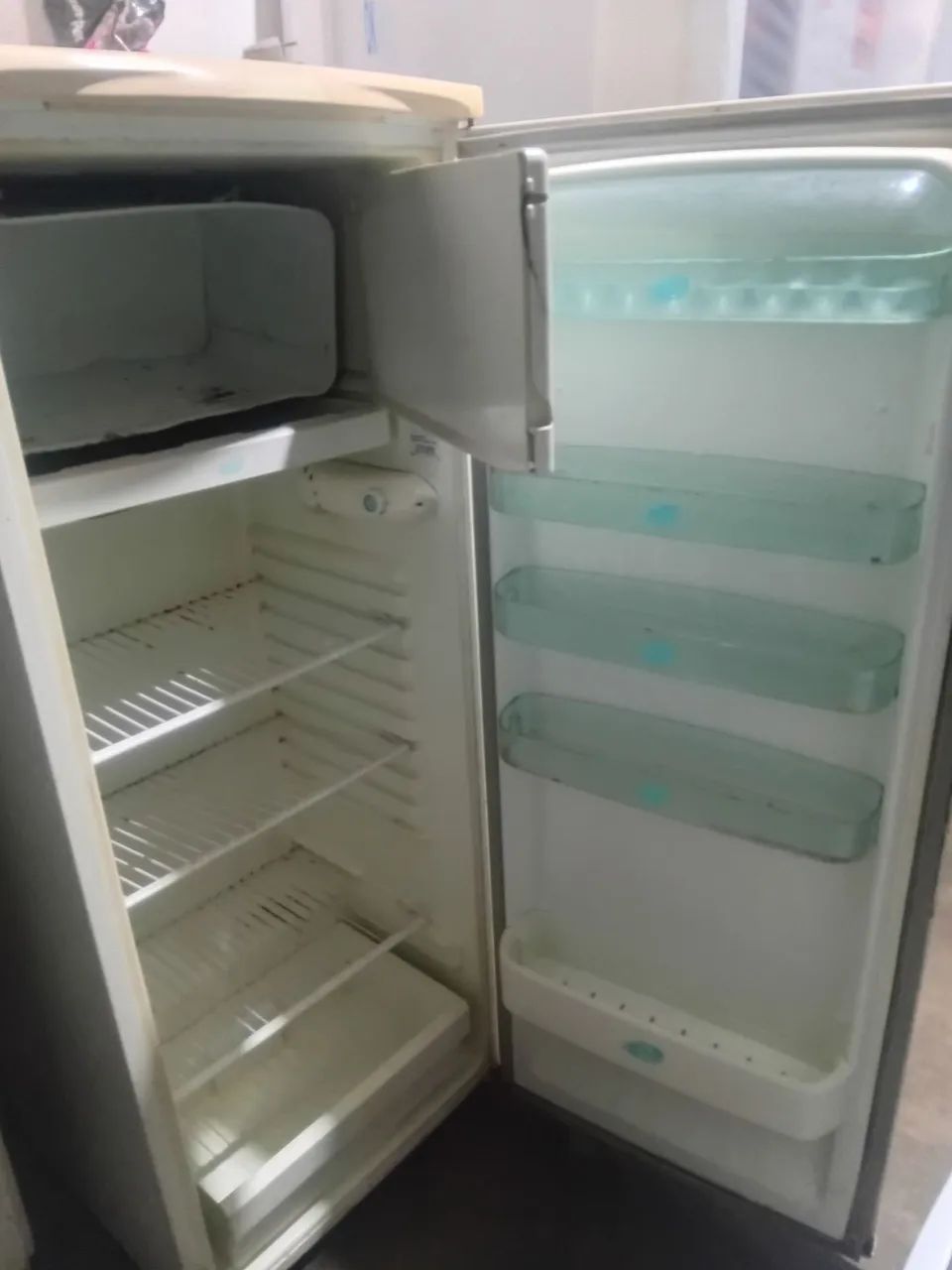 Vendo geladeira 