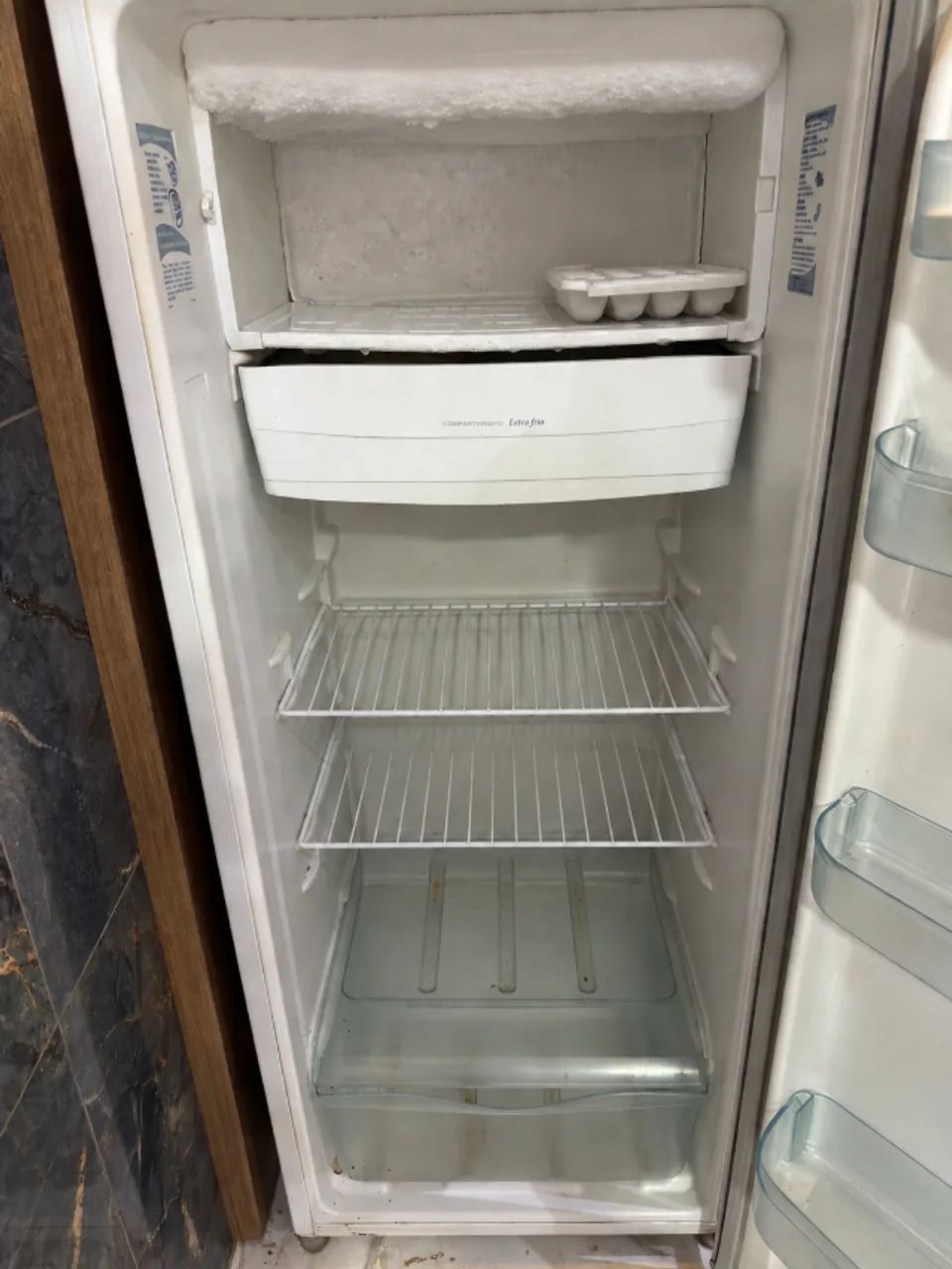 Electrolux, modelo RE28, com capacidade para 240 litros. - Foto 3