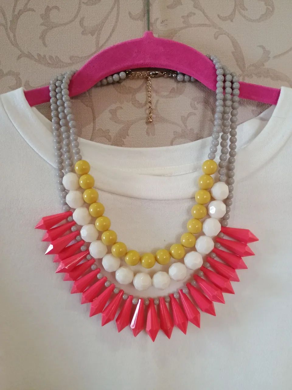 Colar feminino colorido Forever 21 