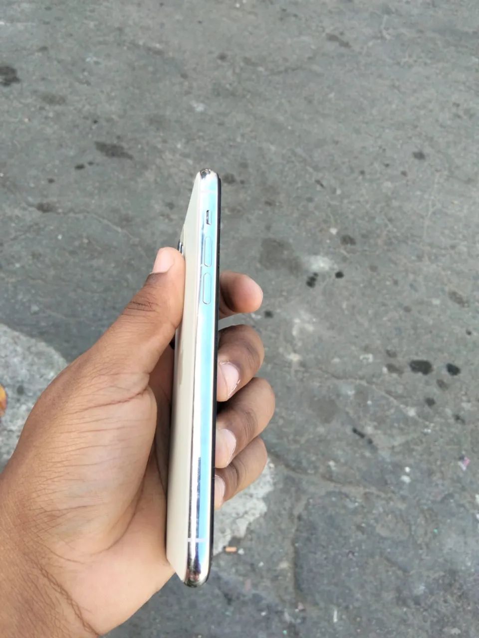 iphone 11 pro, com pequenas marca de uso - Foto 3