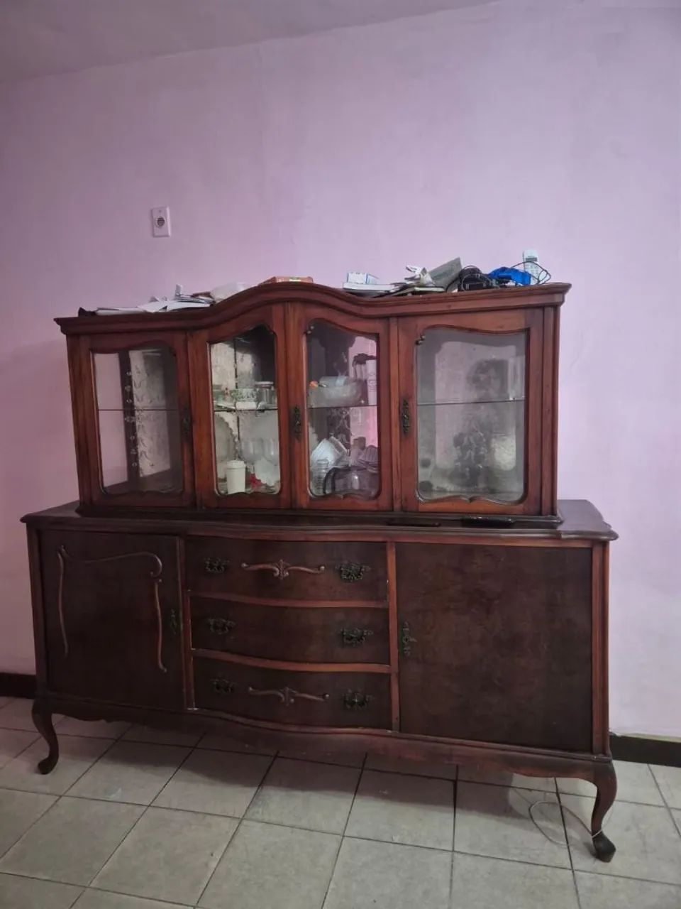 Cristaleira com balcão 