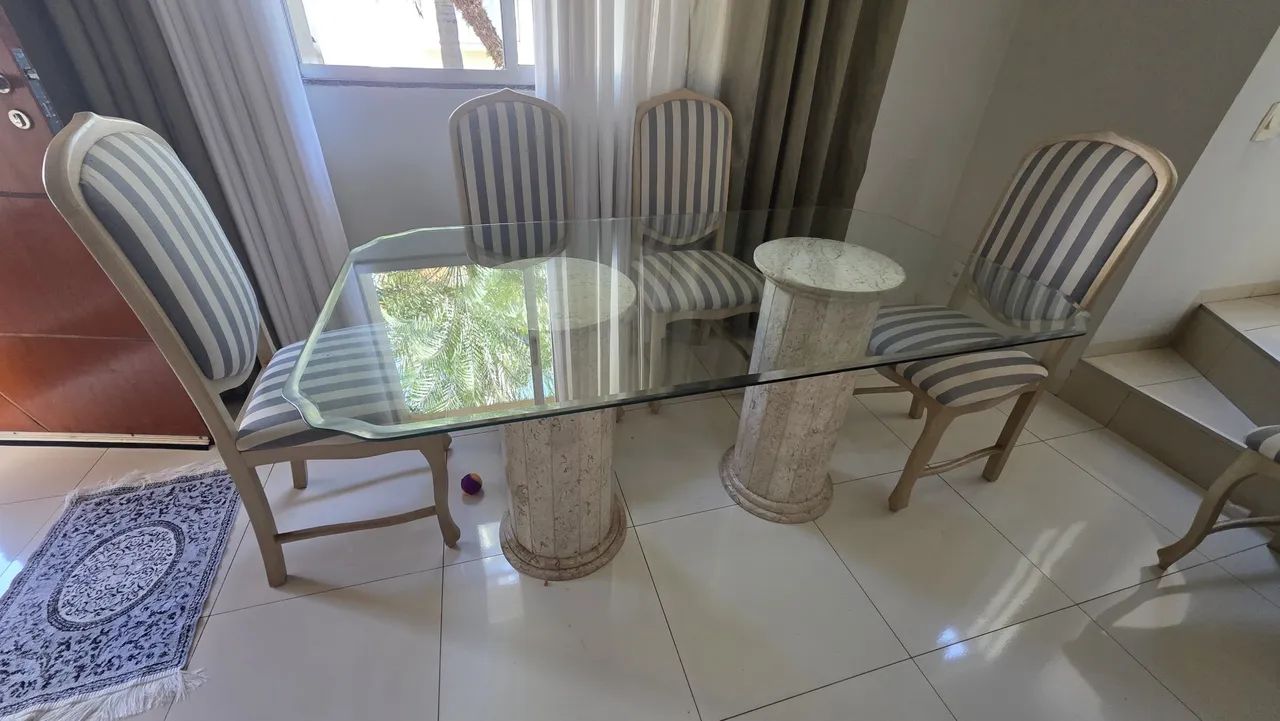 Mesa de Jantar em Mármore 